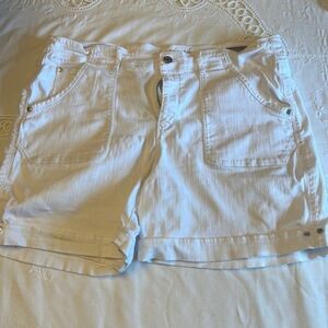 EUC Gloria Vanderbilt Women's jean shorts size 14